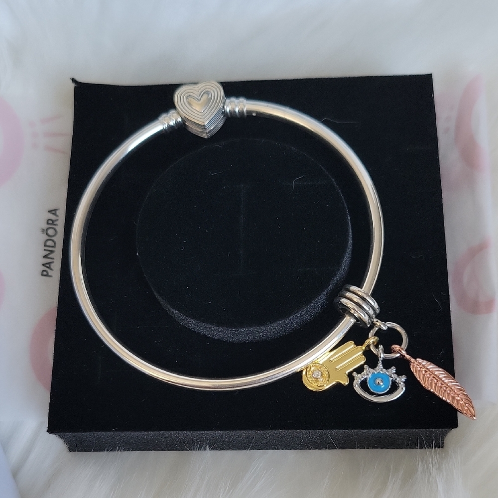 Pandora Silver Bracelet with Heart and Charms .New!!